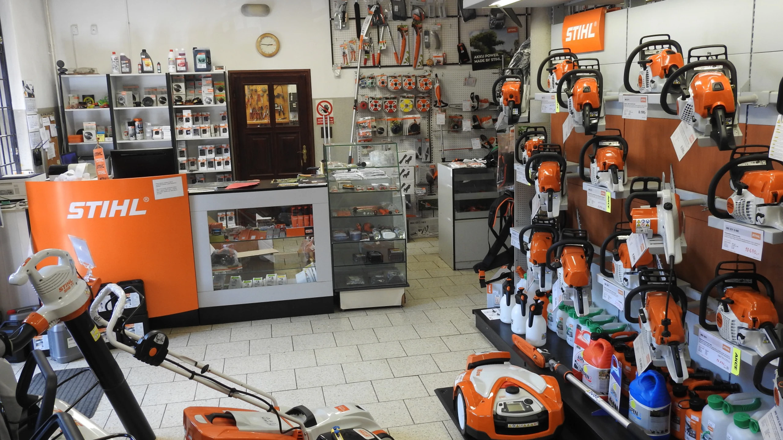 VÁŠ PRODEJCE ZAHRADNÍ A LESNÍ TECHNIKY