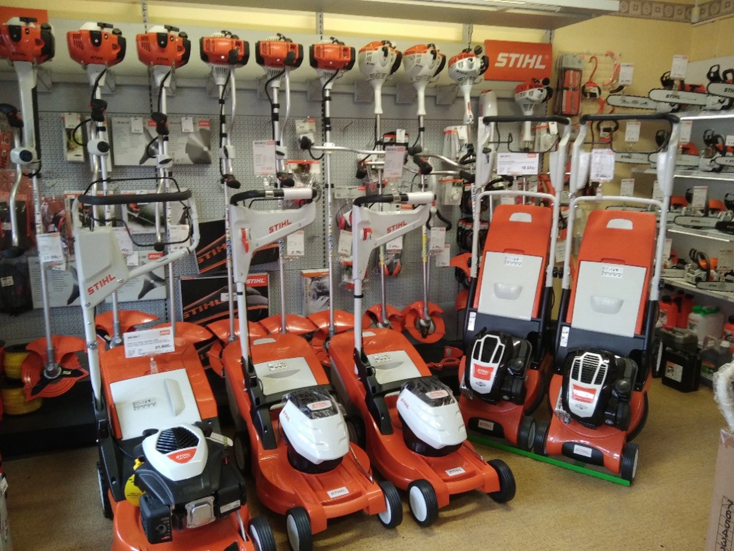 VÁŠ PRODEJCE ZAHRADNÍ A LESNÍ TECHNIKY