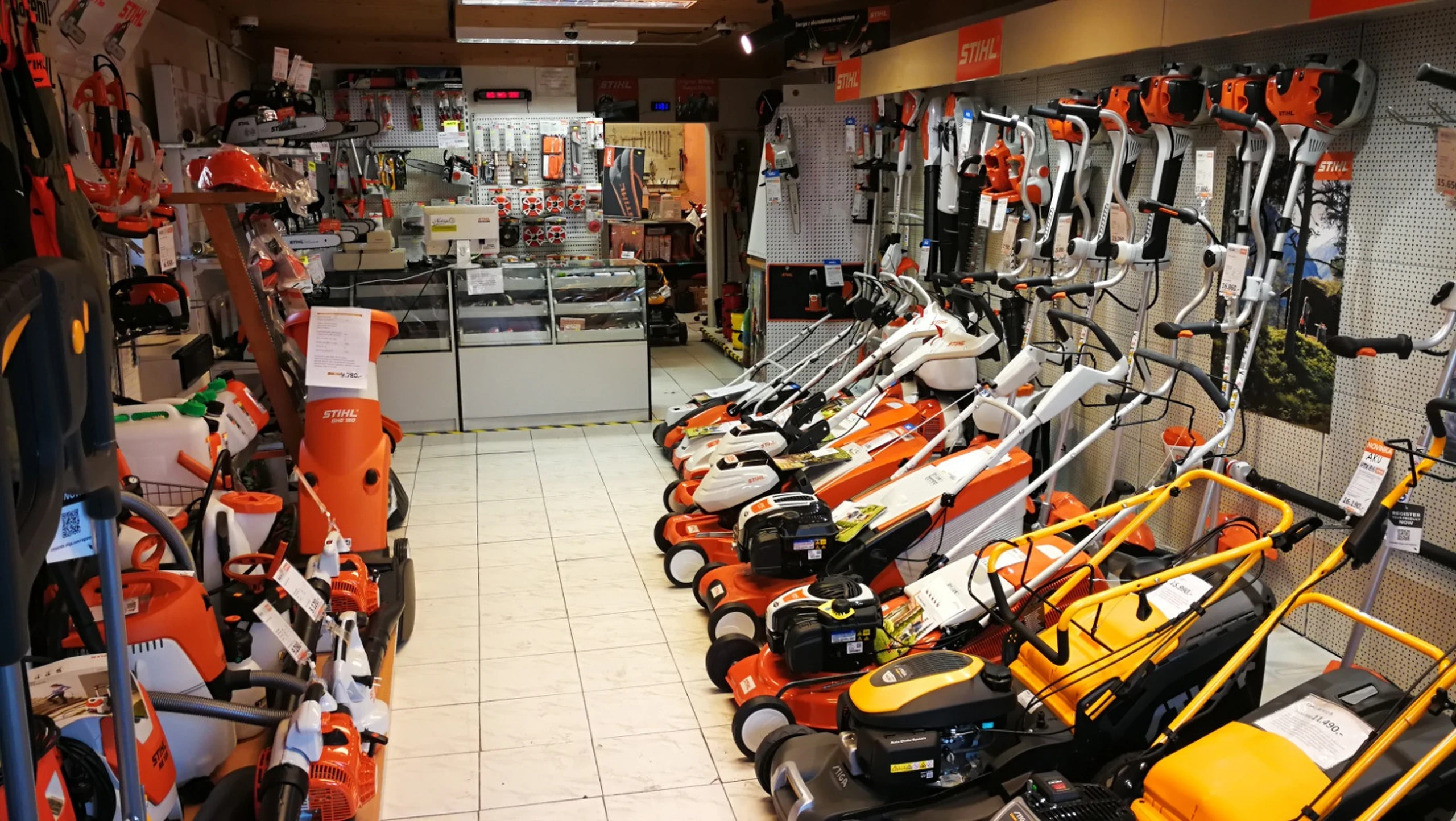 VÁŠ PRODEJCE ZAHRADNÍ A LESNÍ TECHNIKY