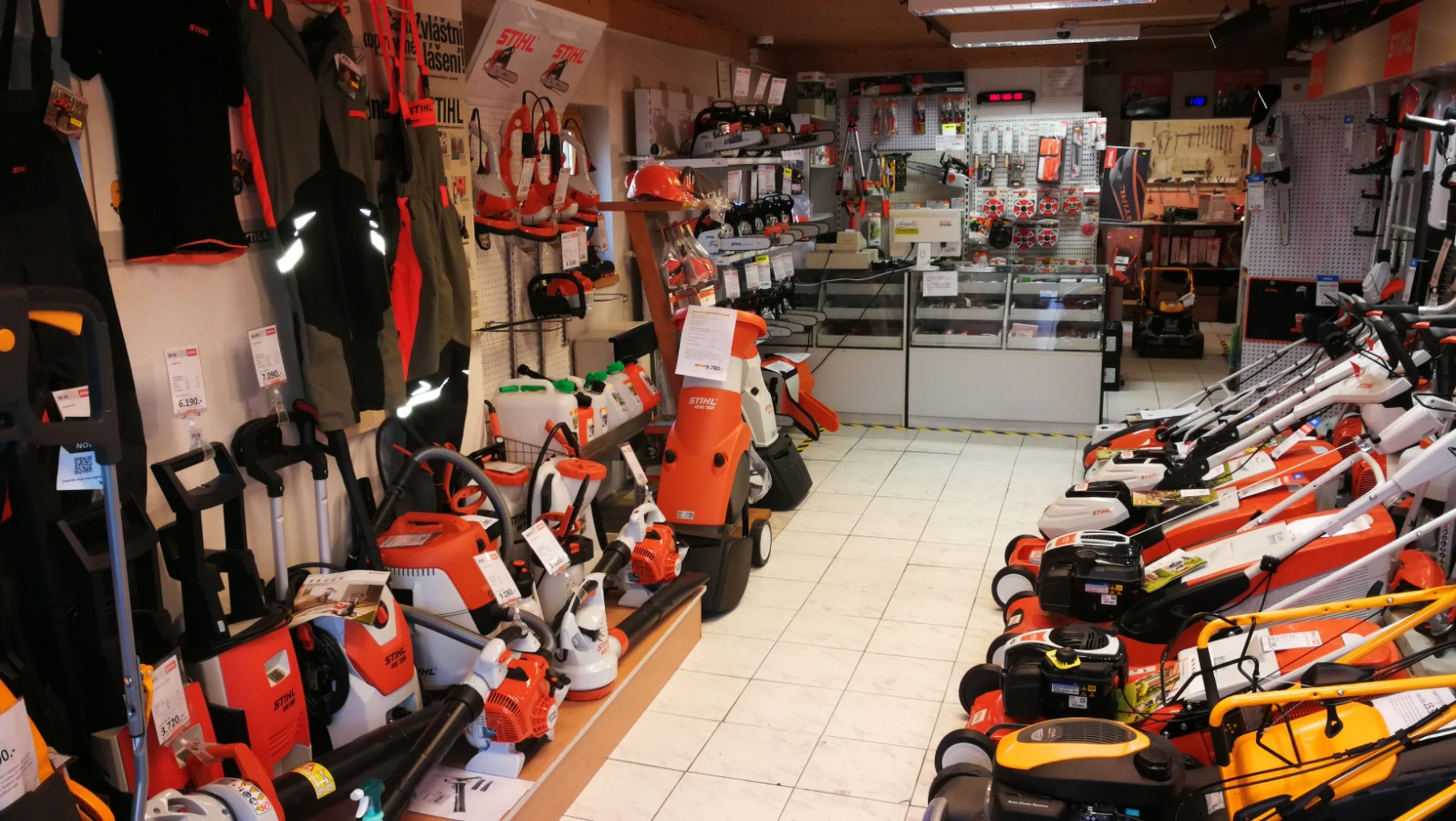 VÁŠ PRODEJCE ZAHRADNÍ A LESNÍ TECHNIKY